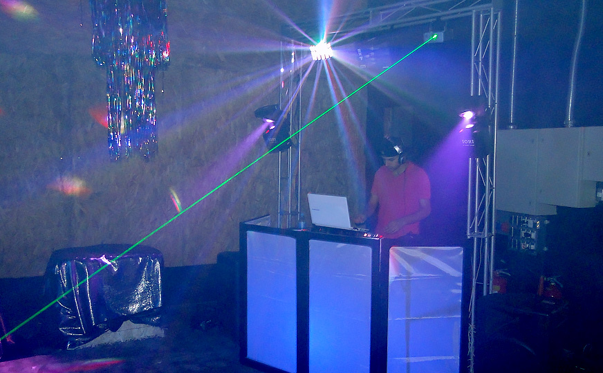 DJ para festa teen com iluminação